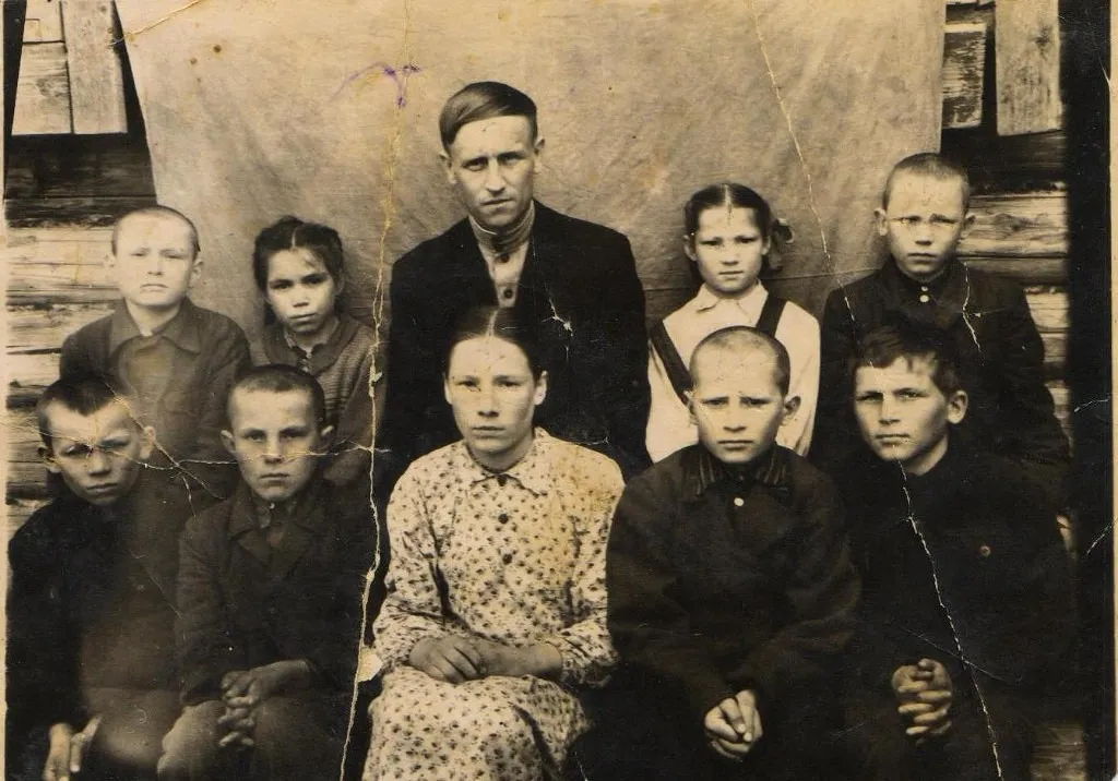 Учитель П.Я. Марков с учениками, 1958 г.